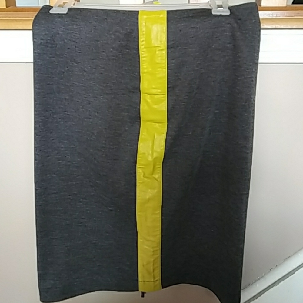 Love Riche gray and yellow waistless skirt